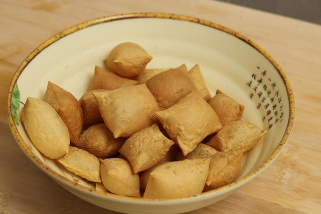 家常豆腐皮怎么炒好吃又简单（豆腐皮不要炒着吃了）(1)