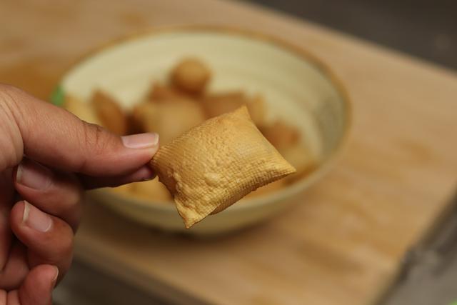 家常豆腐皮怎么炒好吃又简单（豆腐皮不要炒着吃了）(2)