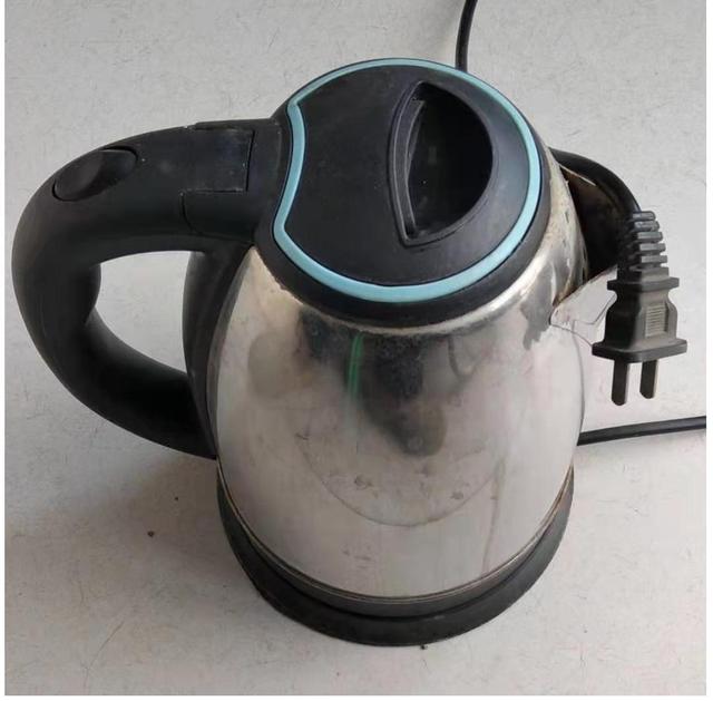 电热水壶维修小妙招（快速开水电水壶自己修理的几种方法）(1)