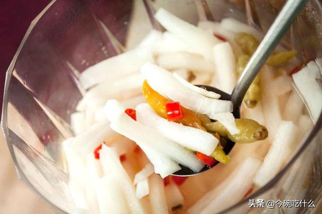 正宗四川腌制泡菜的方法（风味独特的四川泡菜制作及养护法）(23)