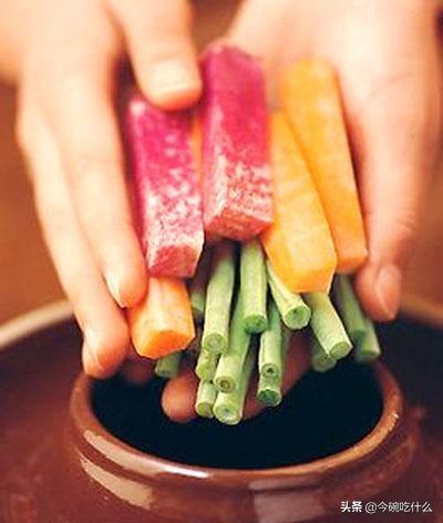 正宗四川腌制泡菜的方法（风味独特的四川泡菜制作及养护法）(52)