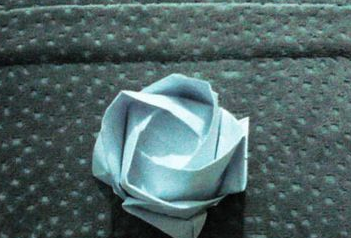 折玫瑰的方法视频教程,纸巾折玫瑰花教程简单图29