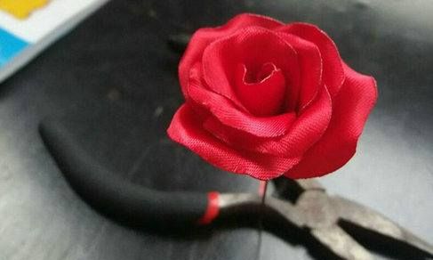 折玫瑰的方法视频教程,纸巾折玫瑰花教程简单图7