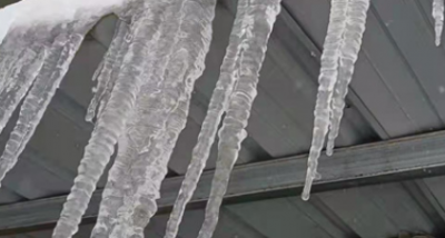 ​屋檐下的冰柱叫什么,冰溜子是什么意思