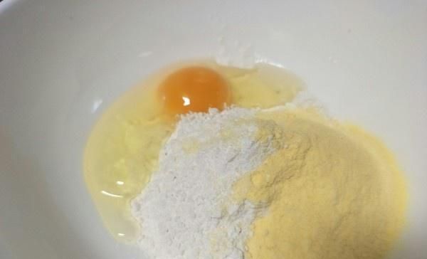 只有面包和鸡蛋怎样做早餐