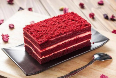 ​红丝绒是什么材料提炼,红丝绒蛋糕的做法是什么新手制作时有什么需要注意的地方